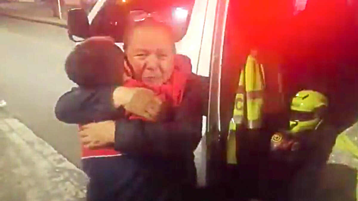Despistada abuelita dejó olvidado a su nieto de 9 años en un Sitp 9 Despistada abuelita dejó olvidado a su nieto de 9 años en un Sitp Una adulta mayor dejó olvidado a su nieto de nueve años en un Sitp que se movilizaba por el sector del Perdomo, en la localidad de Bosa.