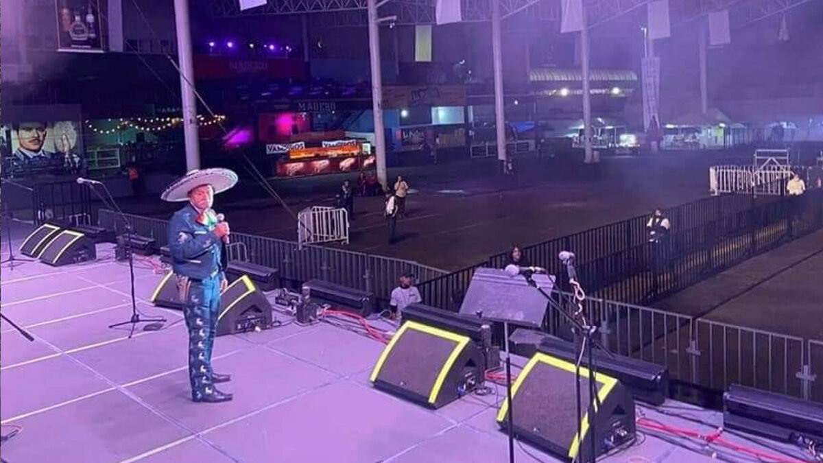 Abuelito dio concierto pero nadie asistió 1 Abuelito dio concierto pero nadie asistió Rogelio Veina, de 85 años, se volvió viral tras haber dado un concierto en México al que casi nadie asistió.
