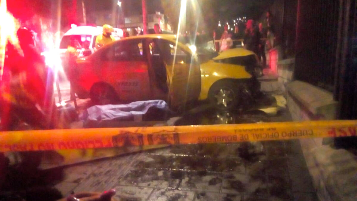 Taxista murió tras chocar contra un muro en el 20 de Julio En horas de la noche de este miércoles, un taxista que chocó contra el muro de la parte alta del Portal del 20 de julio, falleció.