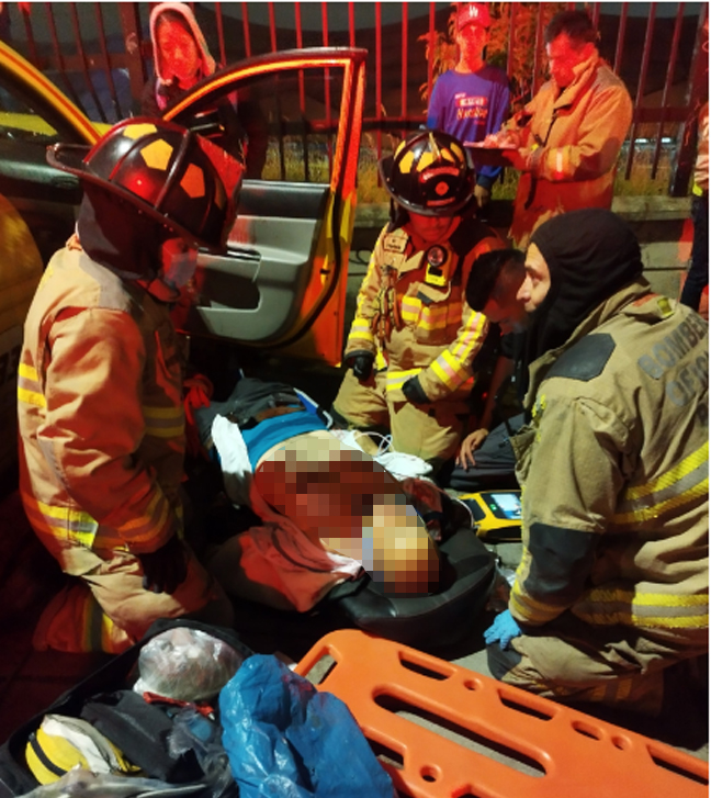 Taxista murió tras chocar contra un muro en el 20 de Julio 1 Taxista murió tras chocar contra un muro en el 20 de Julio En horas de la noche de este miércoles, un taxista que chocó contra el muro de la parte alta del Portal del 20 de julio, falleció.
