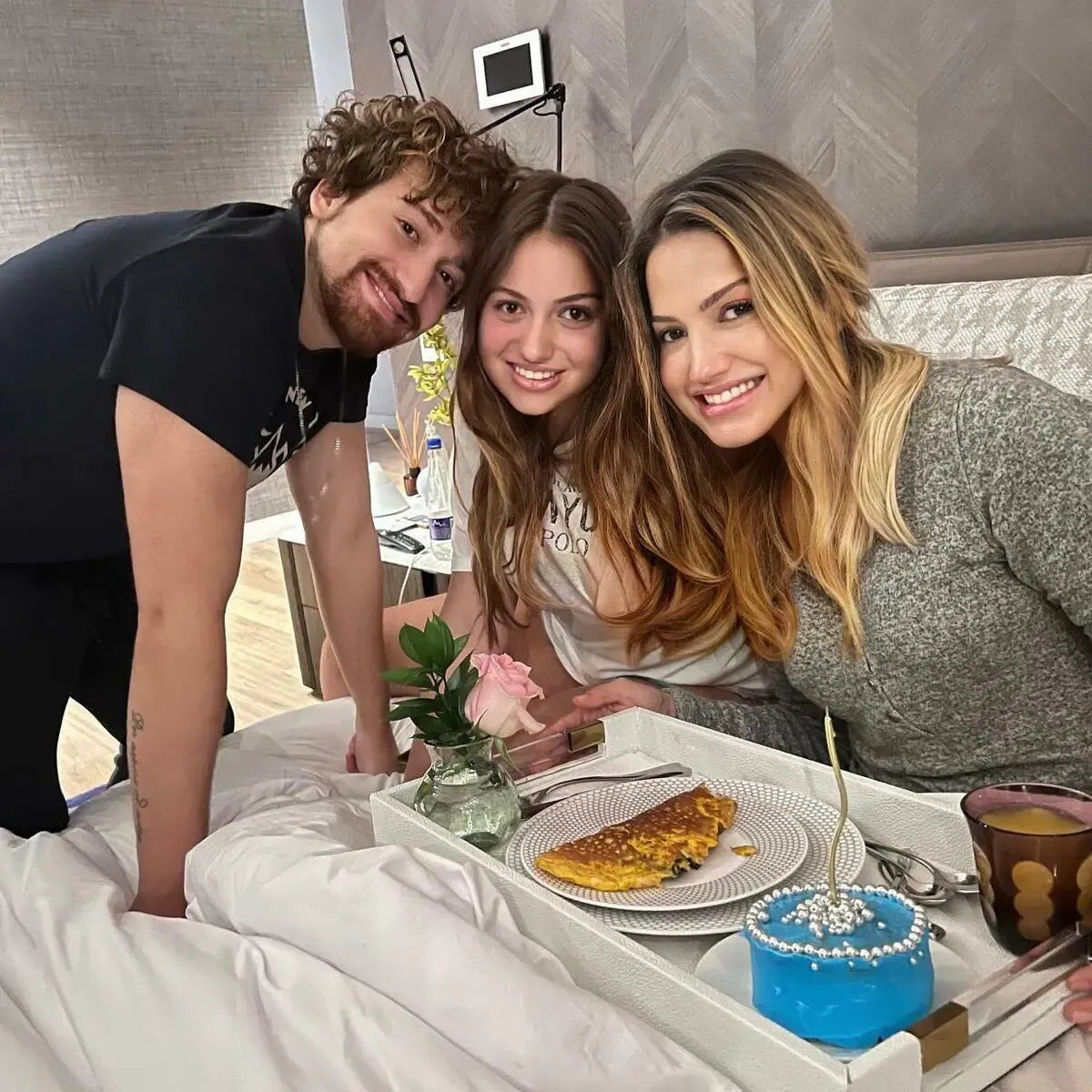 ENTREVISTA: Fanny Lu ahora derrama ‘lágrimas de amor’ Como el ave Fénix, el corazón de Fanny Lu resurgió de las cenizas después de descubrir que su esposo la estaba engañando con su gran amiga. Una vez sanó ese amargo episodio, volvió a creer en el amor hace siete años y está próxima a llegar nuevamente al altar con el empresario peruano Mario Brescia.&nbsp;