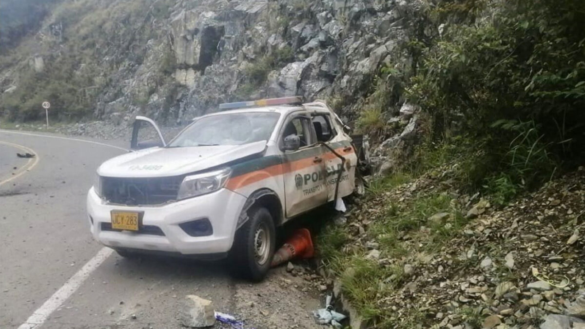 Se conocen las identidades de los policías asesinados en el Huila 1 Se conocen las identidades de los policías asesinados en el Huila Estos policías fueron identificados como los intendentes Luis Alberto Sabi y Wilson Cuellar; los patrulleros Jhon Fredy Bautista y Duverney Carreño; y los auxiliares Arles Mauricio Pascuas, Santiago Gómez y Cristian Cubillos.