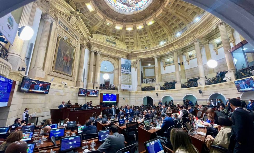 En plena audiencia virtual se filtró video para adultos 8 En plena audiencia virtual se filtró video para adultos Este lunes se presentó un sabotaje en plena audiencia virtual que se estaba llevando en el Congreso de la República, pues en medio de una de las intervenciones de los abogados, una persona tomó el control y reprodujo un video pornográfico.