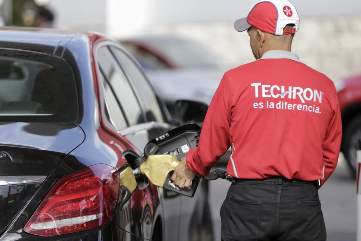 Aumento en precio de gasolina sería mayor en 2023 a los $200 mensuales actuales 1 Aumento en precio de gasolina sería mayor en 2023 a los $200 mensuales actuales En el foro ‘La verdad sobre la reforma tributaria’, de la Academia Colombiana de Ciencias Económicas, el ministro de Hacienda, José Antonio Ocampo, aseguró que el otro año se aumentarán los incrementos en el precio de la gasolina corriente.
