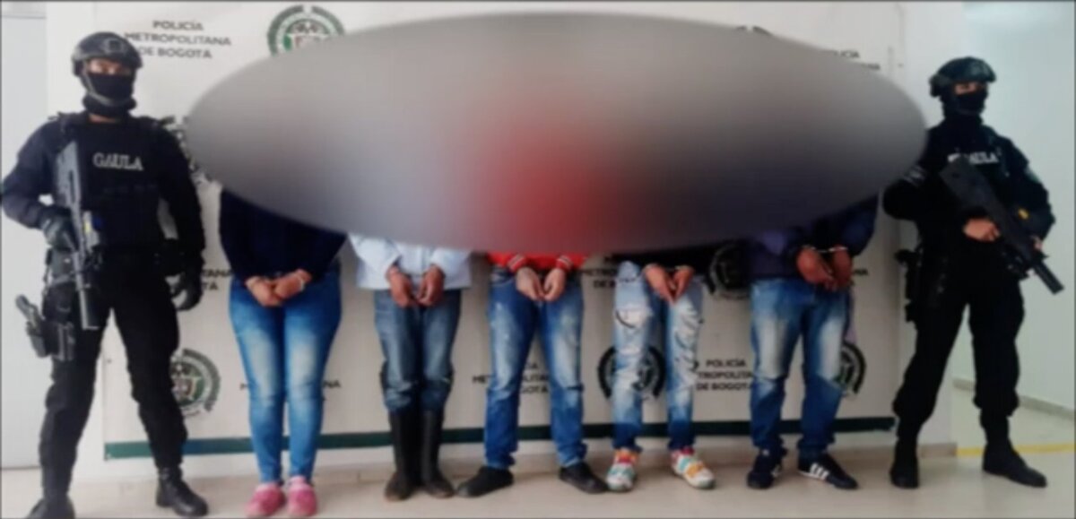 Cayó banda dedicada a extorsionar a bicitaxistas en Bosa 1 Cayó banda dedicada a extorsionar a bicitaxistas en Bosa La Fiscalía General de la Nación informó que un juez de control de garantías envió a prisión a seis personas señaladas de pertenecer a la banda criminal 'Los no copeo', los cuales se dedicaban a extorsionar a bicitaxistas en el barrio Parques de Bogotá, de la localidad de Bosa.