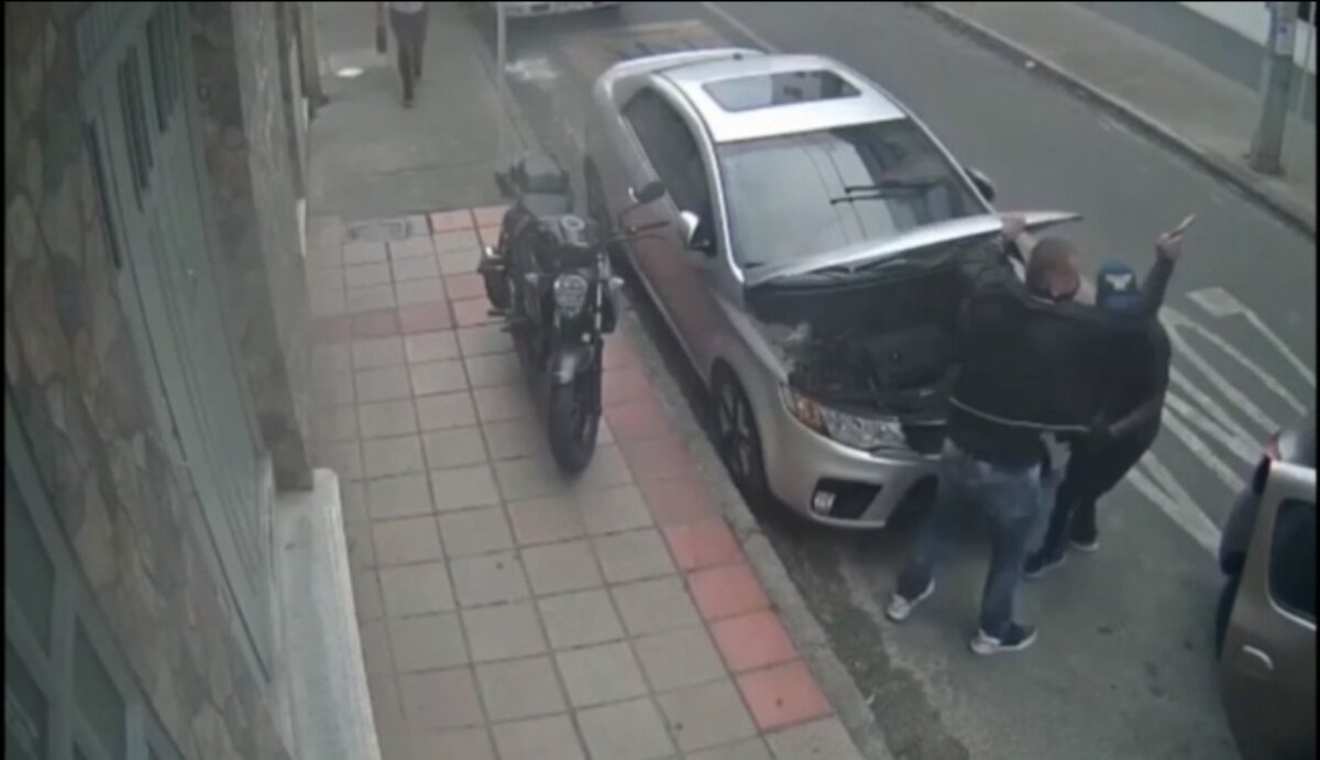Golpe a 'Los Esquineros', señalados de robar autopartes en cinco localidades 1 Golpe a 'Los Esquineros', señalados de robar autopartes en cinco localidades La Policía Metropolitana de Bogotá realizó en las últimas horas la captura de cinco personas señaladas de pertenecer a la banda 'Los Esquineros', quienes se dedican al hurto a personas y autopartes en cinco localidades.