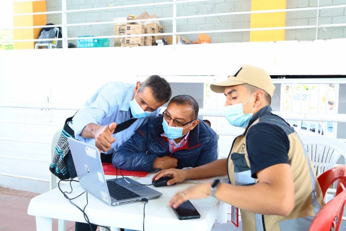 Continúa la actualización catastral en 11 municipios de Cundinamarca 2 Continúa la actualización catastral en 11 municipios de Cundinamarca La Agencia Catastral de Cundinamarca (ACC), a través de su operador GO Catastral, ha realizado un recorrido por 11 municipios de Cundinamarca que llevaban más de 10 años sin renovar la información de sus bienes inmuebles. A través de 250 actividades y socializaciones, más de 7.300 personas han sido informadas y atendidas hasta la fecha.