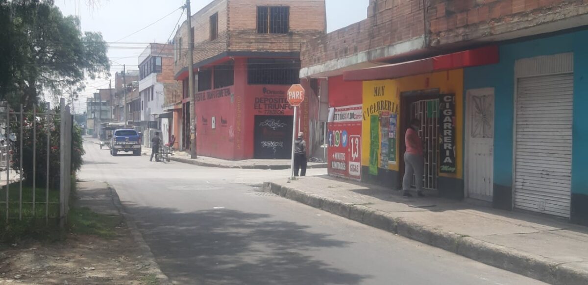 Riña a muerte a las afueras de un bar en Bosa La madrugada del pasado jueves se tiñó de sangre a las afueras de un pequeño bar del barrio San Pablo en la localidad de Bosa. Una riña en la que se enfrascaron dos sujetos que al parecer tenían viejas rencillas terminó en el homicidio de un joven de 27 años.