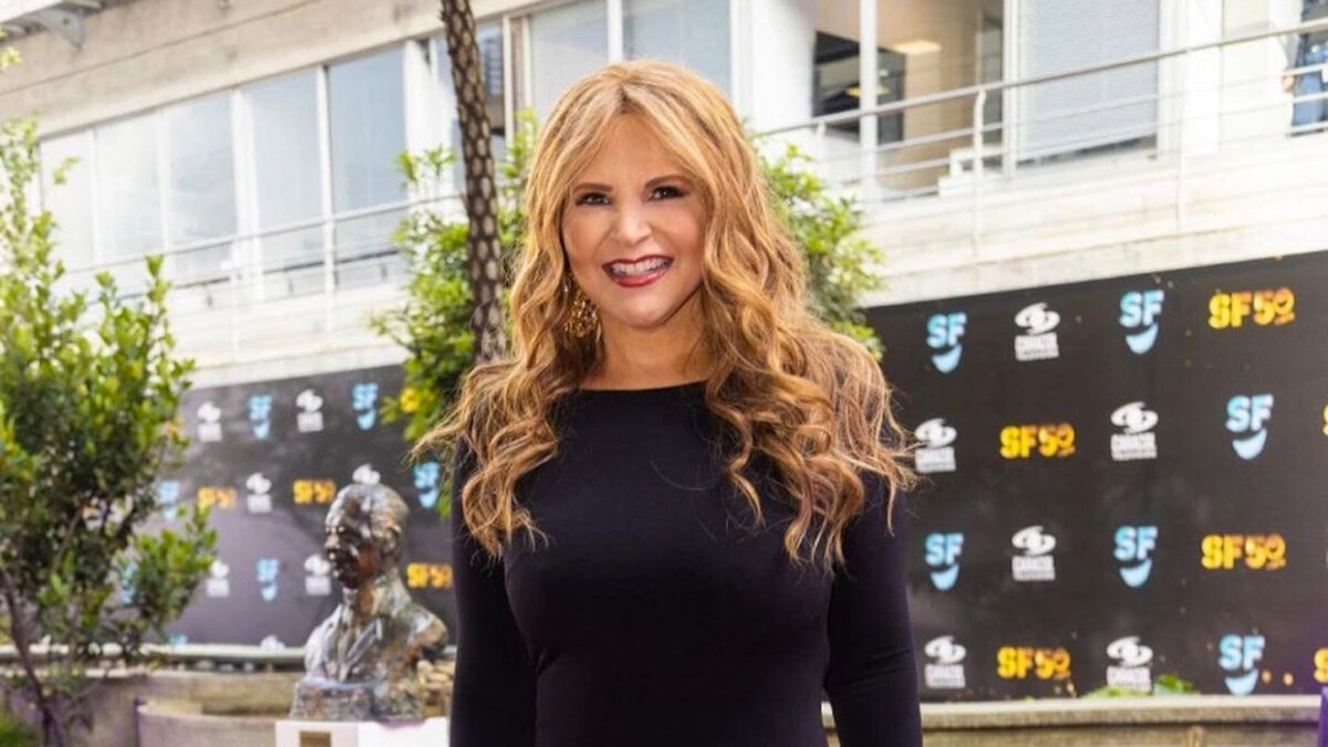 Diva Jessurum respondió a crueles mensajes tras revelar que tuvo cáncer La presentadora Diva Jessurum, luego de revelar que padeció cáncer de seno, recibió mensajes de apoyo, pero también hubo quienes escribieron comentarios crueles y ofensivos.