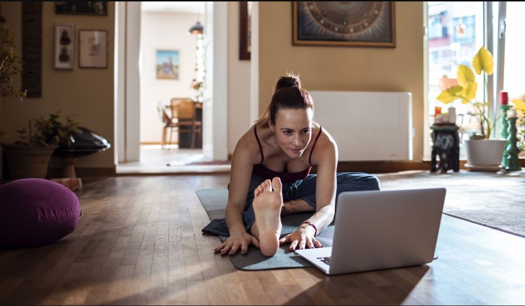 5 ejercicios para que las mujeres mayores se mantengan en forma Con el pasar de los años, es común que algunas personas reduzcan su actividad física, ya que hay cierto tipo de ejercicios que podrían empezar a dificultarse, pero eso no es lo ideal. Por el contrario, se trata de buscar qué tipo de deporte puede adaptarse a su estilo de vida y, en vez de causarle algún dolor, ayudarle a que se sienta más vital.&nbsp;