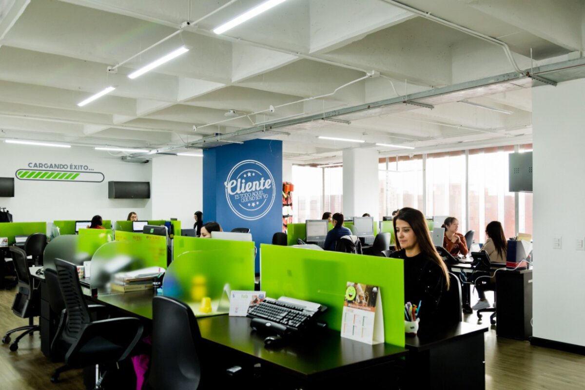 800 vacantes de empleo para un call center en Bogotá 1 800 vacantes de empleo para un call center en Bogotá La empresa Staffing de Colombia, una organización con más de 50 años de trayectoria apoyando empresas en diferentes sectores económicos, se encuentra en la búsqueda de 800 personas para cubrir las vacantes en un call center de una importante multinacional de telecomunicaciones.