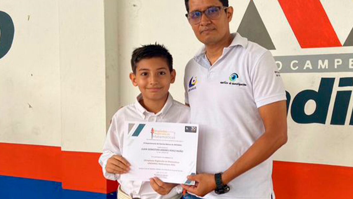 Juan Sebastián, con 12 años, ya sueña con llegar a la universidad 1 Juan Sebastián, con 12 años, ya sueña con llegar a la universidad “Juan Sebastián además es un niño muy correcto, prefiere decir la verdad así uno se ponga de mal genio. Es demasiado puntual. Si a él lo citan en algún lugar tiene que llegar mínimo 10 minutos antes de la hora acordada y me enseñó a mi esa disciplina”, cuenta su mamá.