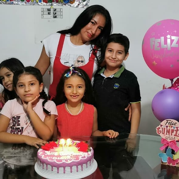 Juan Sebastián, con 12 años, ya sueña con llegar a la universidad 1 Juan Sebastián, con 12 años, ya sueña con llegar a la universidad “Juan Sebastián además es un niño muy correcto, prefiere decir la verdad así uno se ponga de mal genio. Es demasiado puntual. Si a él lo citan en algún lugar tiene que llegar mínimo 10 minutos antes de la hora acordada y me enseñó a mi esa disciplina”, cuenta su mamá.