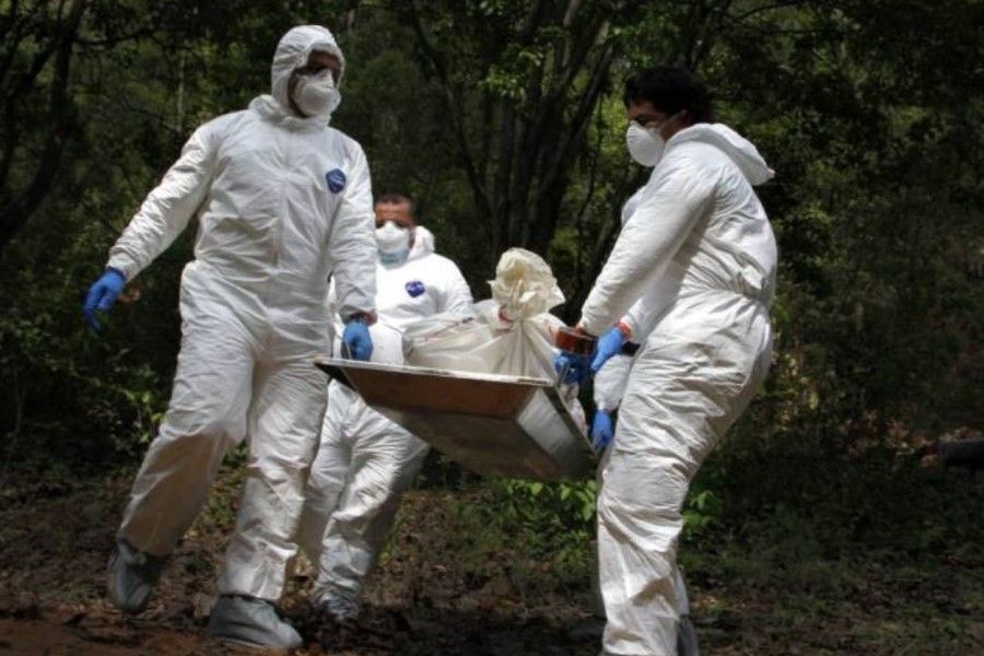 Vuelve y juega: hallan cuerpo en el Muña Los cuerpos que emergen en la desembocadura del río Bogotá, en el embalse del Muña, en el municipio de Soacha, parece una historia de no acabar. Un nuevo y aterrador hallazgo se dio en horas de la mañana de ayer.