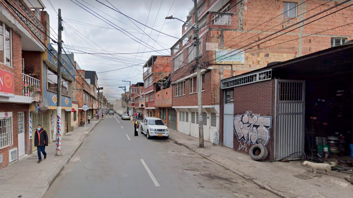 Infame homicidio de Édgar Iván en Fontibón Q’HUBO conoció que pasadas las 2 de la madrugada del sábado, mientras unas personas estaban departiendo dentro de un establecimiento comercial en el barrio Flandes, entre ellas Édgar Iván Urrego Rodríguez (de 30 años), un grupo de personas cruzó frente a ellos y en cuestión de segundos se armó una gresca.