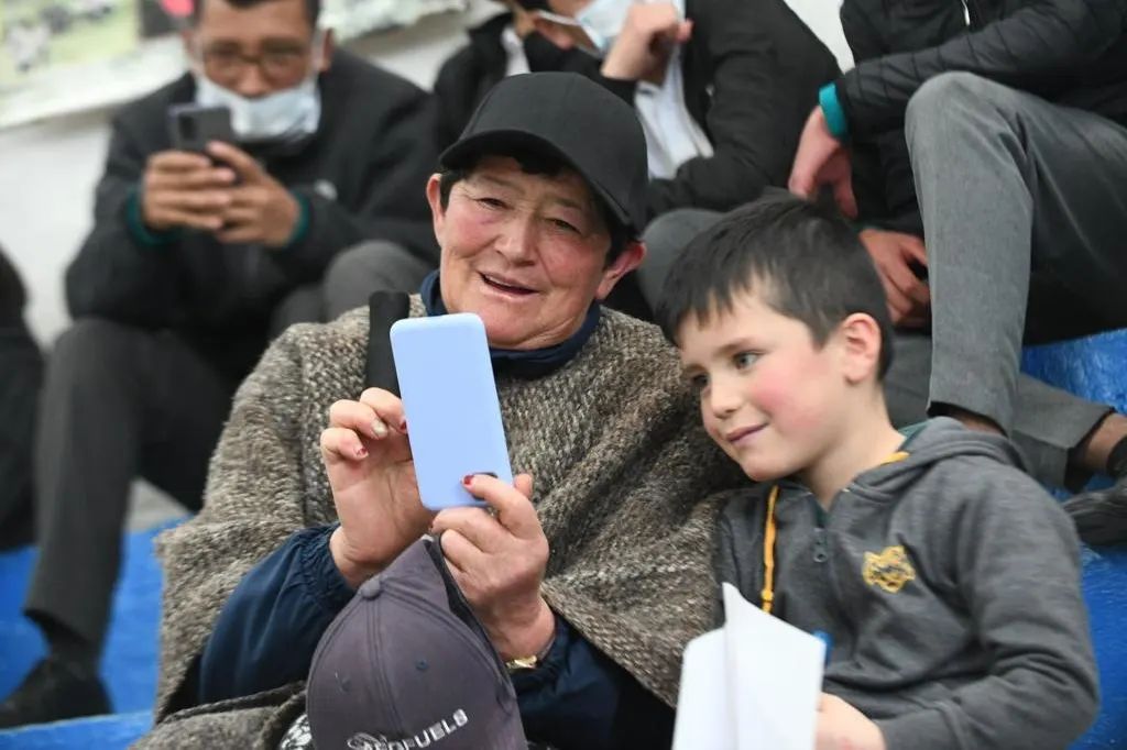 ¡Ya es un hecho! Estratos 1 y 2 tendrán acceso gratis a internet 1 ¡Ya es un hecho! Estratos 1 y 2 tendrán acceso gratis a internet El Concejo de Bogotá aprobó este martes, el proyecto que busca que las familias de estrato 1 y 2, tengan acceso a internet de manera gratuita en Bogotá.