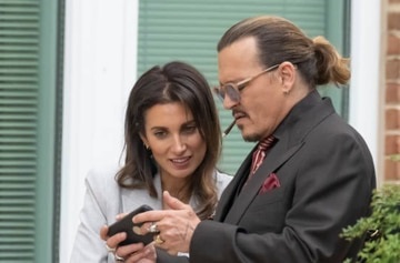 El nuevo amor de Johnny Depp sería una de sus abogadas 2 El nuevo amor de Johnny Depp sería una de sus abogadas El actor de Hollywood Johnny Depp sigue dando de qué hablar, y no es para menos, pues luego de la disputa legal que vivió con su exesposa Amber Heard por difamación, el artista ganó más popularidad y los focos de las cámaras han estado sobre él.