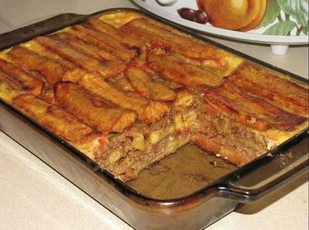 Lasaña de plátano maduro Sea creativo y exótico y prepare una lasaña de plátano y carne. Esta receta es rica en vitaminas del grupo B, como la vitamina B6 y B12; y en minerales como el magnesio, el hierro y el fósforo.