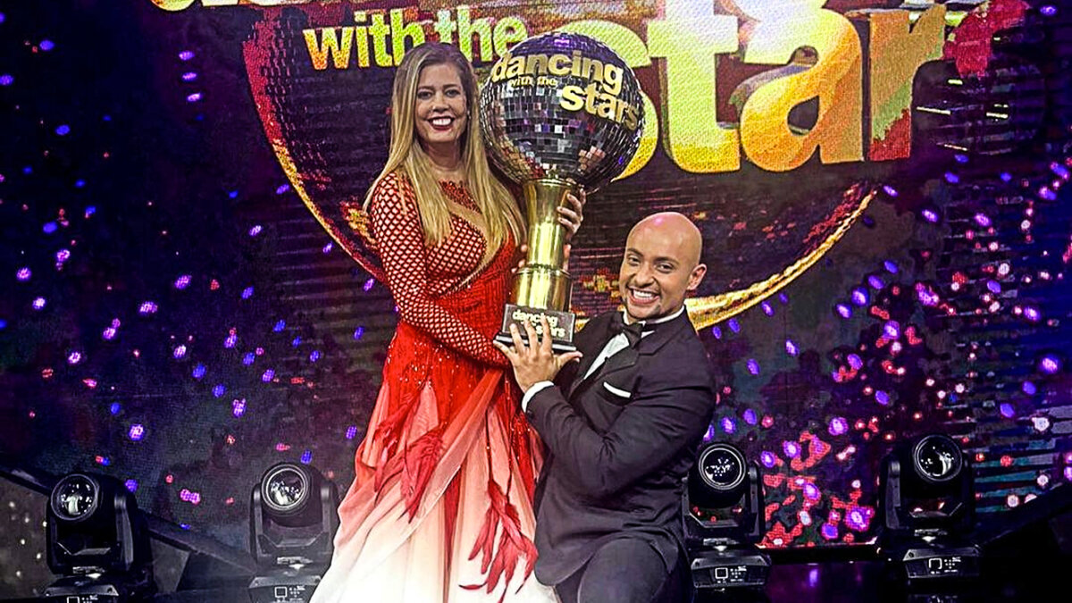 El sensacional baile con el que Lorna Cepeda dejó a todos con la boca abierta La actriz cartagenera, Lorna Cepeda, quien se robó el corazón de los colombianos interpretando a Patricia Fernández en 'Yo soy Betty, la fea' volvió a brillar y esta vez lo hizo con su participación en el concurso de baile 'Dancing with the stars'.