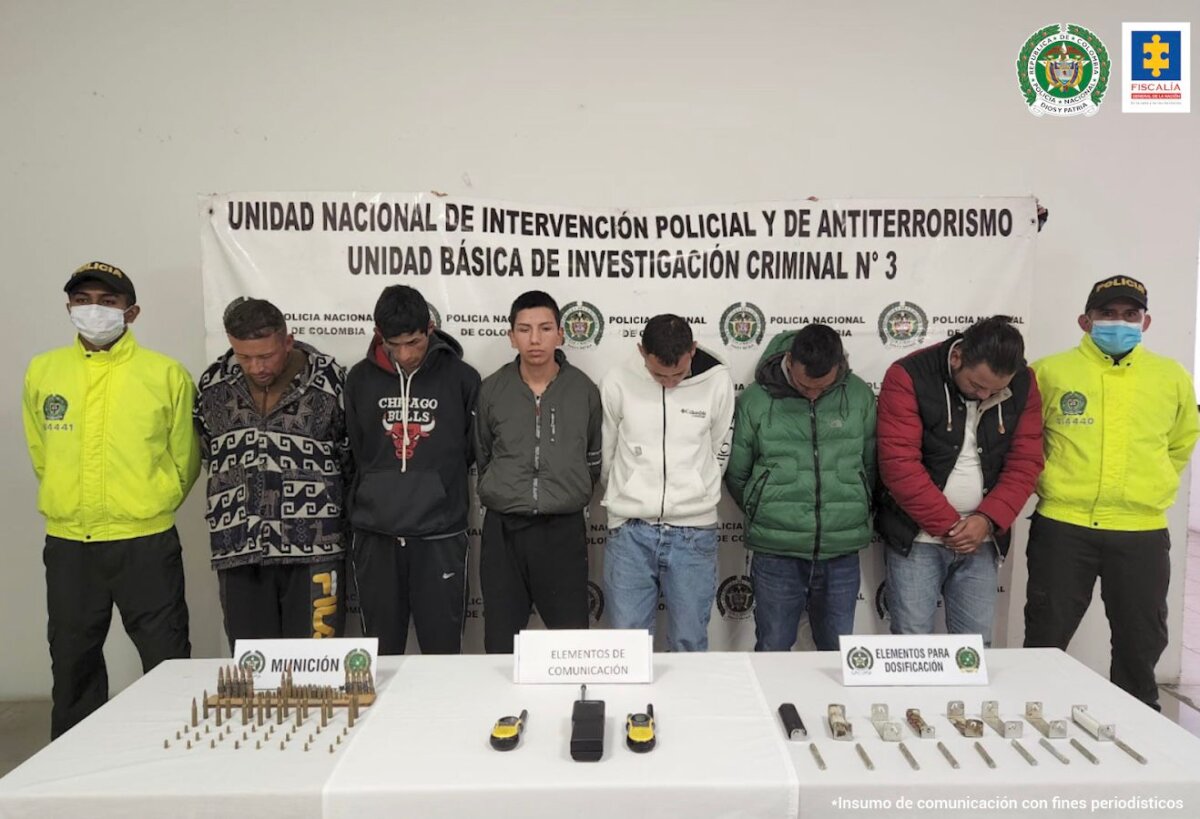 Golpe a 'Los Rafa', señalados de tráfico de estupefacientes en Ciudad Bolívar 7 Golpe a 'Los Rafa', señalados de tráfico de estupefacientes en Ciudad Bolívar La Fiscalía General de la Nación informó que con un trabajo articulado con la Sijín de la Policía Metropolitana de Bogotá, se logró la identificación y captura de seis presuntos integrantes de 'Los Rafa', una de las principales redes de narcomenudeo de la localidad de Ciudad Bolívar.