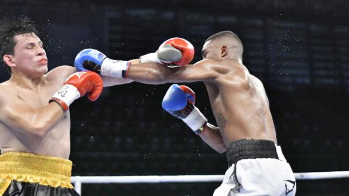 Así fue la lucha de Luis Quiñones en el deporte En horas de la madruga de este viernes, el boxeador santandereano Luis Quiñones falleció tras haber estado durante cinco días en la Unidad de Cuidados Intensivos de la Clínica General del Norte, en Barranquilla. La noticia fue confirmada por su hermano a través de sus redes sociales.