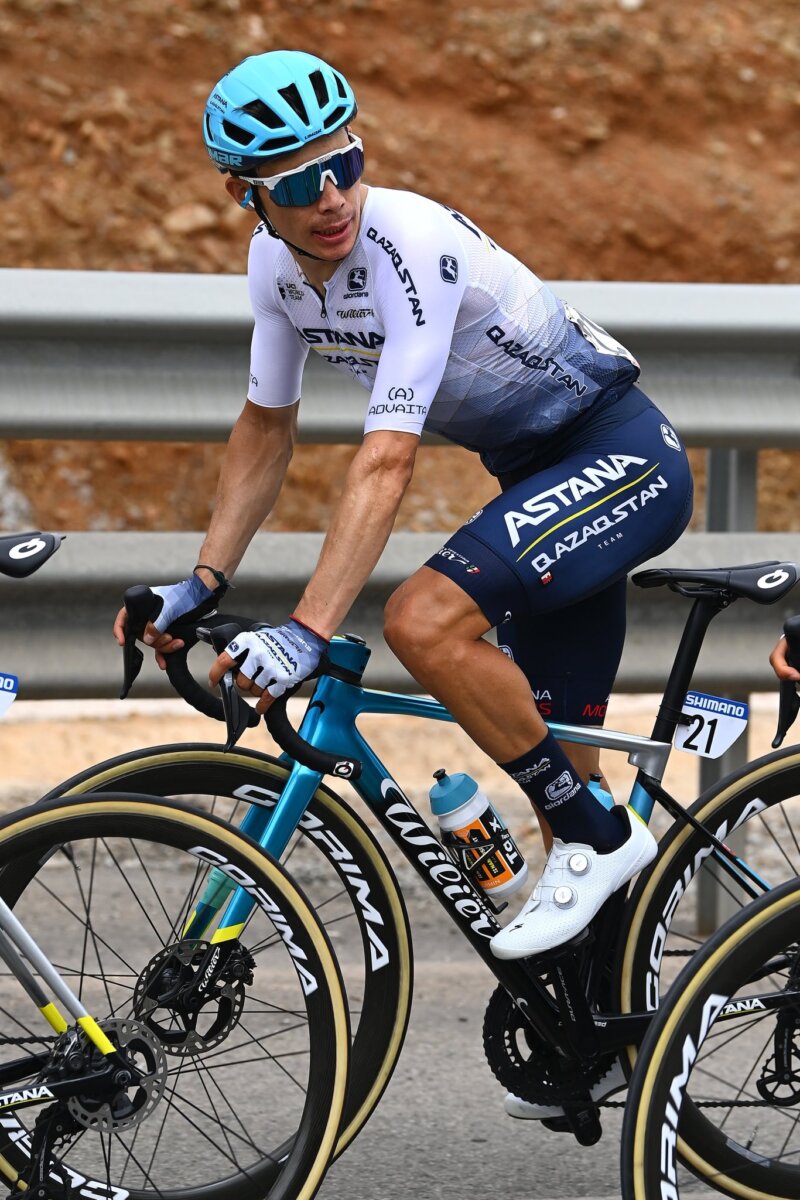 En el sprint final Mad Pedersen se coronó líder de la etapa 13 en la Vuelta a España 1 En el sprint final Mad Pedersen se coronó líder de la etapa 13 en la Vuelta a España La Vuelta a España sigue sorprendiendo a los fanáticos del ciclismo. En esta etapa 13 se hizo un recorrido de 168 kilómetro sin puerto de montaña. En el sprint final, Mads Pedersen la dio toda y se coronó líder esta nueva etapa de la Vuelta a España.