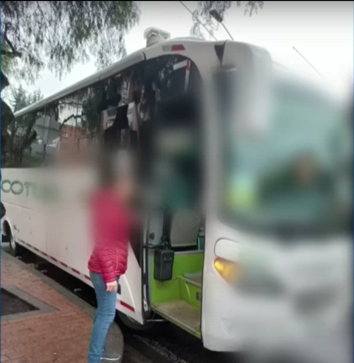 Intolerante motociclista se agarró a puños con conductor de ruta escolar Un nuevo caso de intolerancia se presentó en el norte de la ciudad. Un motociclista enfurecido se subió a una ruta escolar y agredió a puños al conductor ante la mirada de los niños.