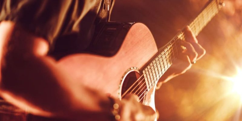 La música ayuda a los pacientes con demencia a conectarse con sus seres queridos 1 La música ayuda a los pacientes con demencia a conectarse con sus seres queridos Las personas con demencia suelen perder su capacidad de comunicarse verbalmente con sus seres queridos en las últimas fases de la enfermedad. Sin embargo, ahora, un estudio de de la Universidad de Northwestern (Illinois, Estados Unidos), en colaboración con el Instituto para la Terapia a través de las Artes (ITA), muestra cómo esa brecha puede salvarse a través de la música.