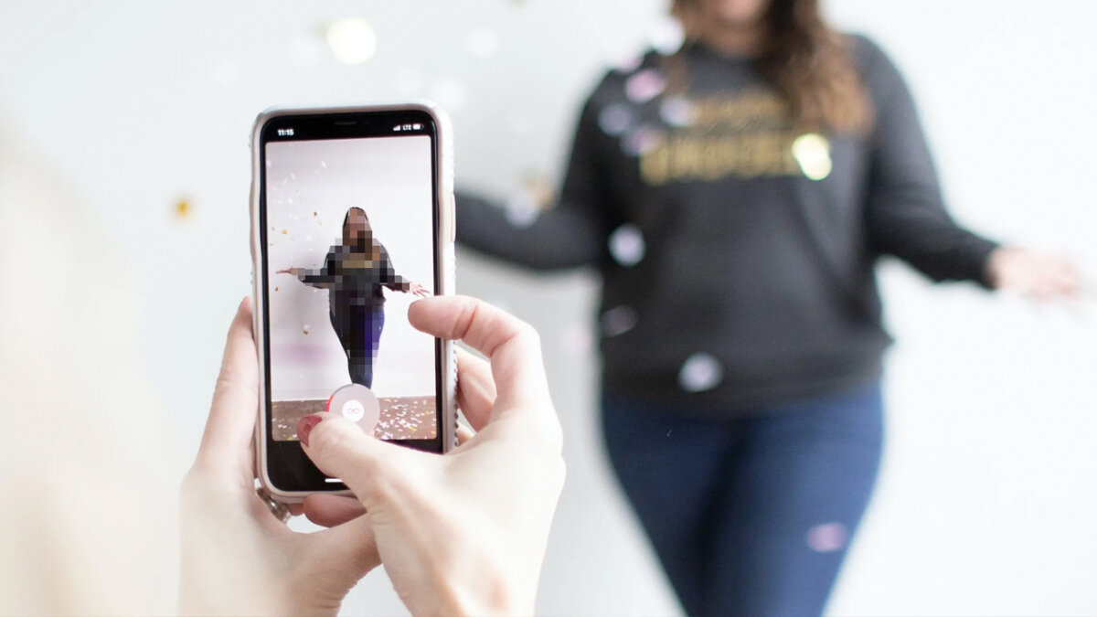 Niña de 14 años recibió un disparo mientras grababa un TikTok Una joven de 14 años de edad falleció luego de que le dispararan en la cabeza mientras grababa un video de TikTok.