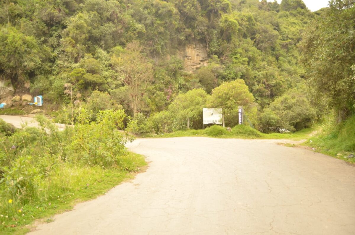 Hallan otro cadáver en zona rural de Quiba, Ciudad Bolívar 1 Hallan otro cadáver en zona rural de Quiba, Ciudad Bolívar Tras los hallazgos de cadáveres en la zona de Quiba que este medio registró en las pasadas ediciones del 15 y 19 de septiembre, los habitantes de la zona quedaron muy preocupados porque, a la fecha, nadie les ha dado razón de los móviles de dichos homicidios.