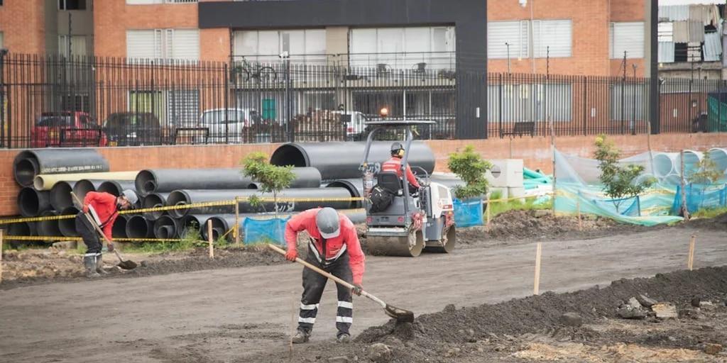 ¡A camellar en las obras de la Av. 68! ¡Atención a los moradores de Puente Aranda, Teusaquillo y Fontibón! El Consorcio Infraestructura Avenida 68 lo invita a trabajar en las obras que se desarrollan por este corredor vial para ocupar varios cargos en: ayudante de obra, brigadista de orden y aseo, y auxiliar de tráfico.