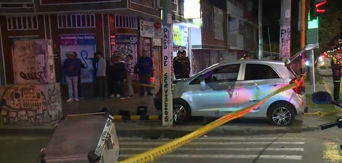Persecución de pillos terminó en balacera en el sur de Bogotá En la noche de este lunes, en medio de una persecución, se formó una balacera entre varios policías y unos pillos que acababan de robar un vehículo.