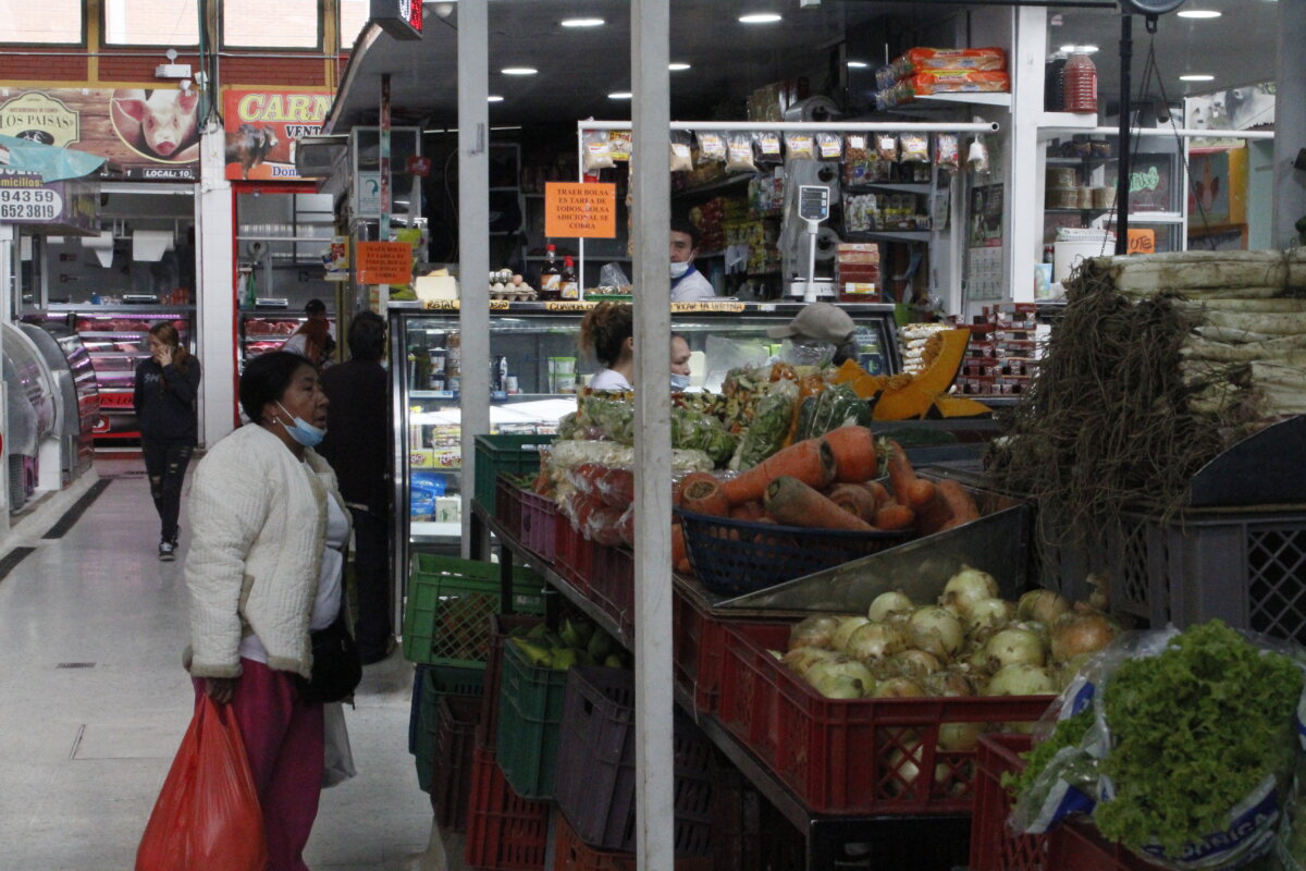 Preparar un almuerzo ejecutivo le podría costar hasta 27,6% más que hace un año Si usted es de las personas que tiene que salir por trabajo y compra almuerzo ejecutivo, seguramente ha notado que los precios han subido; y es que, efectivamente, las cifras del Sipsa, que publica el Dane, evidencian que&nbsp;en el último año el precio para preparar este tipo de platos ha aumentado hasta 27,06%, dependiendo de la ciudad.