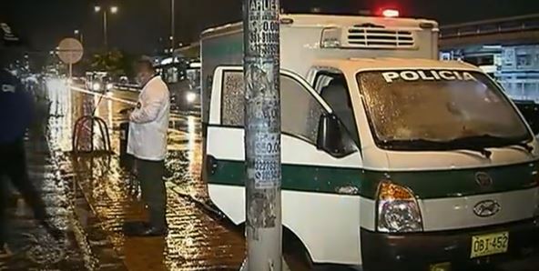 Encuentran el cadáver de un hombre en el Río Fucha 1 Encuentran el cadáver de un hombre en el Río Fucha En las horas de la noche de este lunes, la comunidad del barrio Ciudad Jardín reportó el hallazgo de un cadáver que estaba flotando en el Río Fucha.