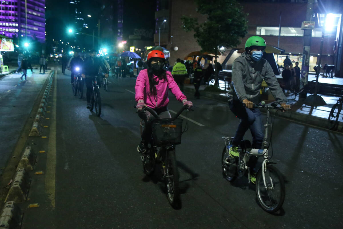 Vuelven los recorridos nocturnos en bici Es el caso de los Bicirecorridos nocturnos, al cual han asistido, hasta más de 400 personas, por lo que este viernes se ha programado una nueva edición, esta vez con un recorrido hasta la cima del Cerro de Guadalupe, uno de los más tradicionales en la Capital del país.