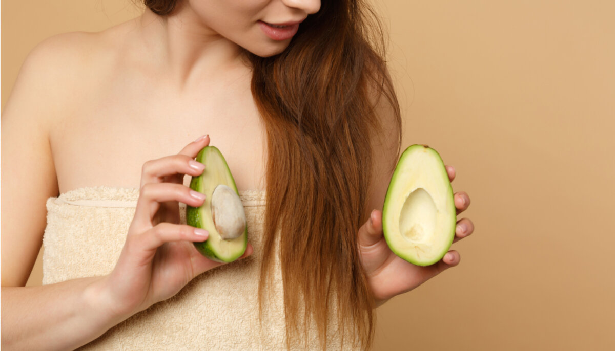 ¿Estuviste de vacaciones? Así podrás recuperar tu pelo 1 ¿Estuviste de vacaciones? Así podrás recuperar tu pelo Si estás pasando por eso, deja el estrés, pues hoy te enseñaremos cómo recuperar el cabello de esas merecidas vacaciones.