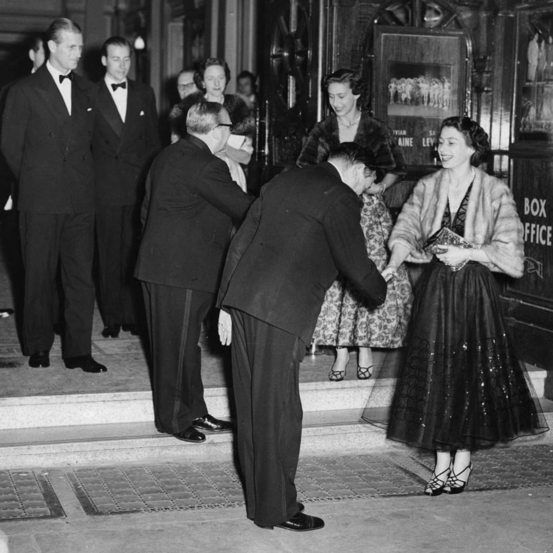 Isabel II, pilar de la monarquía británica durante siete décadas La&nbsp;reina&nbsp;Isabel&nbsp;II, jefa de Estado del Reino Unido y 14 países de la Commonwealth, falleció el jueves a los 96 años tras siete décadas de reinado en los que capeó numerosas crisis de una monarquía que ahora abre un nuevo capítulo.