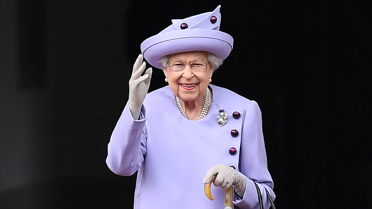 Reina Isabel bajo supervisión médica por grave estado de salud 6 Reina Isabel bajo supervisión médica por grave estado de salud La mañana de este jueves se conoció que la reina Isabel II de Inglaterra se encuentra en grave estado de salud, es por eso que los médicos han recomendado estar bajo supervisión profesional.