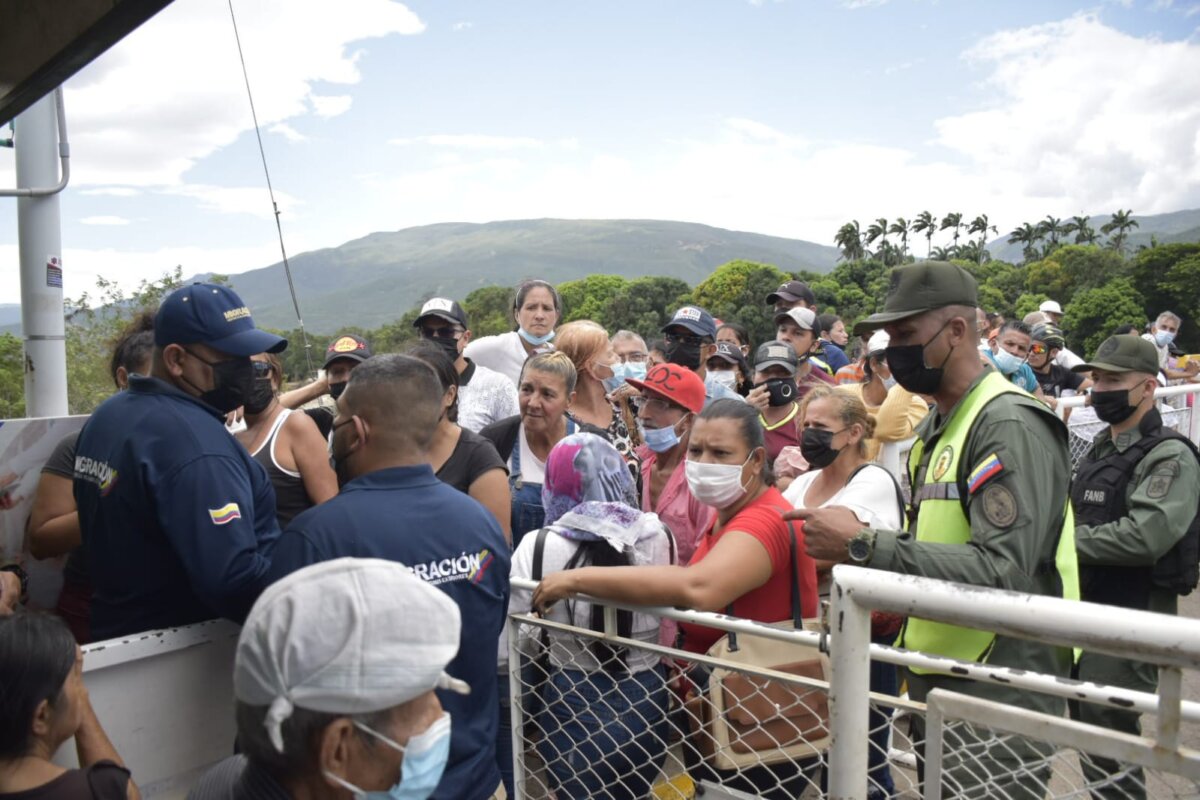 Gustavo Petro y Nicolás Maduro se encontrarán en la frontera este lunes 1 Gustavo Petro y Nicolás Maduro se encontrarán en la frontera este lunes La tarde de este martes se conoció que el presidente Gustavo Petro se encontrará con el mandatario de Venezuela, Nicolás Maduro, en la frontera entre ambos países. La noticia la dio a conocer el ministro de transporte, Guillermo Reyes.