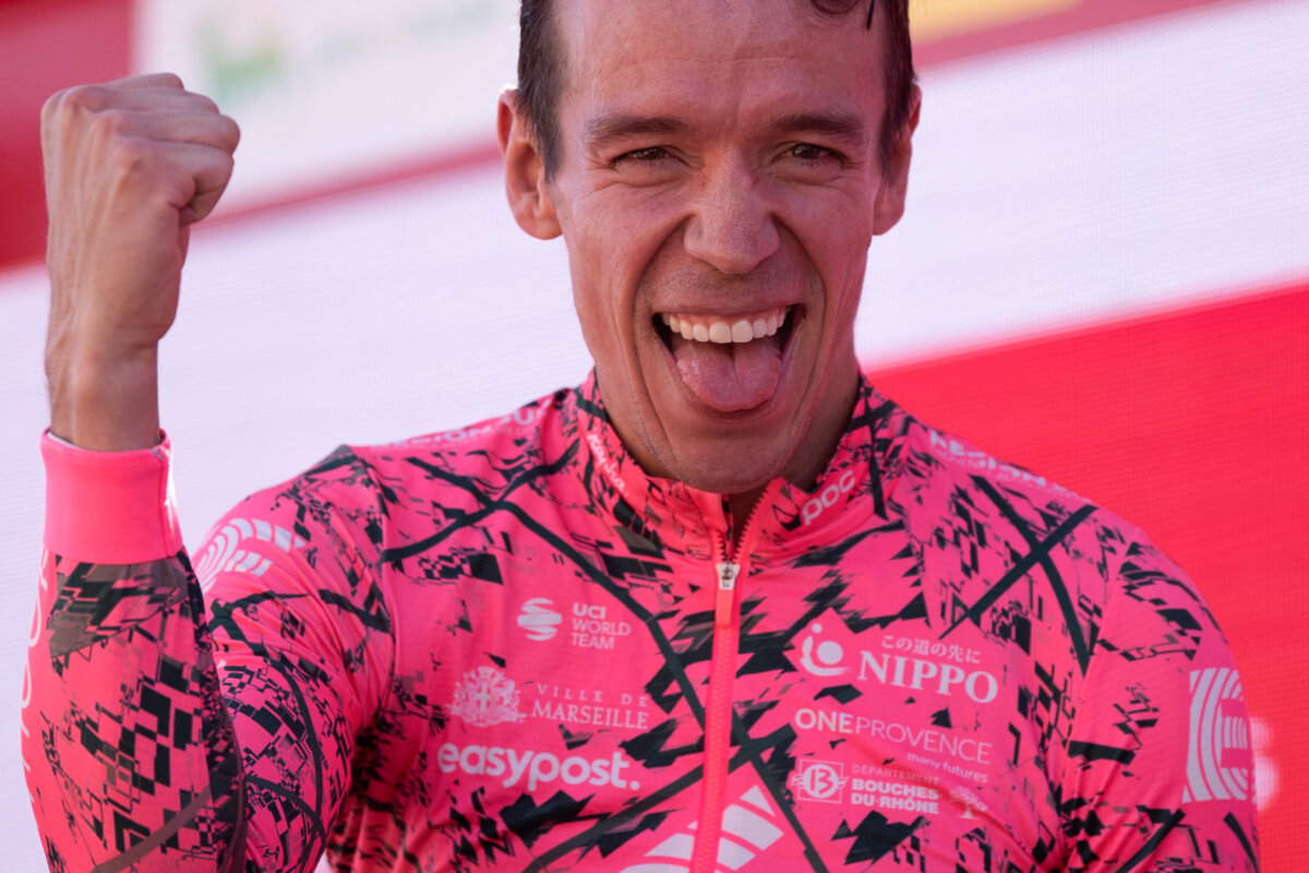 Otra vez robaron una tienda de Rigo 1 Otra vez robaron una tienda de Rigo Una de las tiendas del ciclista Rigoberto Urán fue víctima de los delincuentes, esta ves ocurrió en el local ubicado en Rionegro (Colombia).