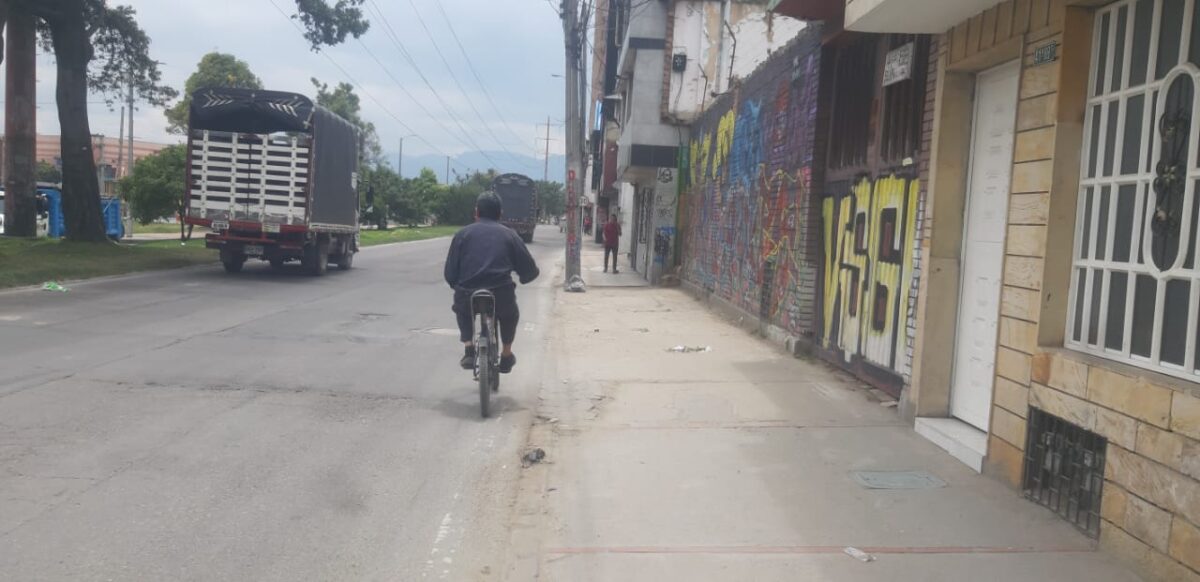 Brutal agresión a hermanos en medio de hurto acabó en tragedia Uno de los principales dolores de cabeza de los bogotanos tiene que ver con la percepción de inseguridad y la sensación de ser víctima de un atraco casi que en cualquier parte: en el transporte público, en un local de comidas, en la calle o incluso en la casa.