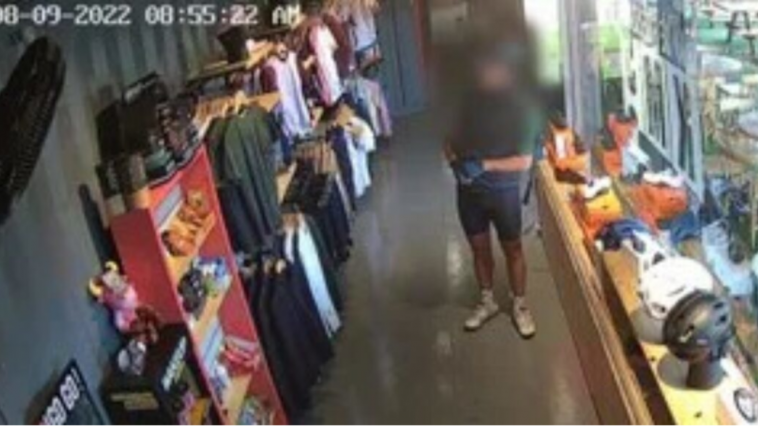 Otra vez robaron una tienda de Rigo Una de las tiendas del ciclista Rigoberto Urán fue víctima de los delincuentes, esta ves ocurrió en el local ubicado en Rionegro (Colombia).