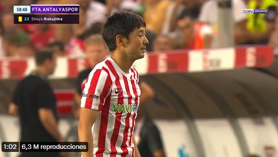 Familia viajó miles de kilómetros para verlo jugar y lo expulsaron a los 20 segundos En las redes sociales se ha viralizado la historia de una familia que viajó desde Japón a Turquía a ver el debut de su hijo en el fútbol de este país, pero se llevaron tremenda desilusión cuando lo expulsaron a unos segundos de haber empezado el encuentro deportivo.