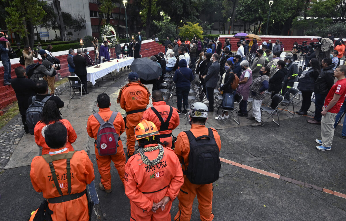 Videos del impresionante temblor en México 1 Videos del impresionante temblor en México El temblor activó la alerta sísmica, que suena un minuto antes de la ocurrencia del fenómeno, provocando escenas de pánico en varios sectores de la capital, de 9,2 millones de habitantes.