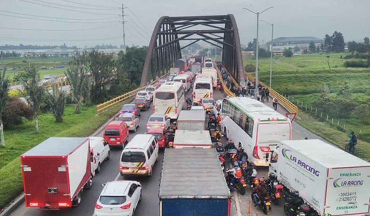 Los trancones de la 80, cada vez peores 1 Los trancones de la 80, cada vez peores A partir de este lunes 12 de septiembre se tenía previsto dar inicio a un plan piloto para mejorar la movilidad por la calle 80, sin embargo, no se pudo realizar y a esta hora se presenta un trancón monumental.