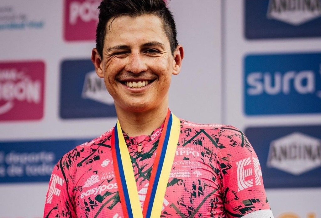 'Superman' sigue sexto en La Vuelta a España pese a caída de Roglic Momentos de emoción y tensión se vivieron en la etapa 16 de La Vuelta a España, que se corrió este martes sobre 189.4 kilómetros entre Sanlúcar de Barrameda y Tomares, dejó como ganador al danés Mads Pedersen.