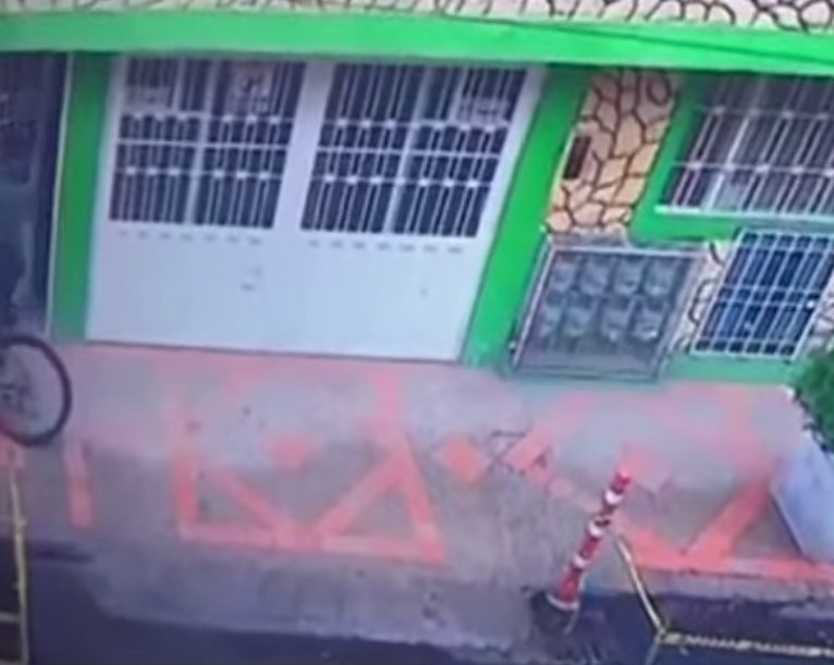 Biciladrones vuelven a atracar en Kennedy 1 Biciladrones vuelven a atracar en Kennedy Mamados, así están los habitantes del Tequendama y Estados Unidos, en la localidad de Kennedy, quienes han sido atracados más de una vez por biciladrones que recorren las calles buscando víctimas.