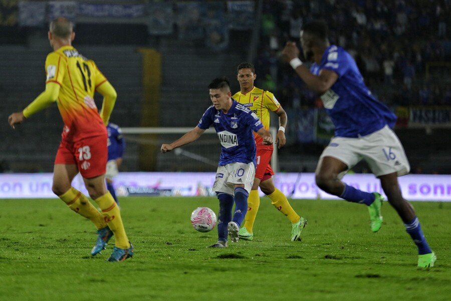 Millos no levanta, volvió a perder 3 Millos no levanta, volvió a perder Millonarios no está pasando por un buen momento, pues los azules no conocen la victoria desde la fecha 13, aunque se ubican segundos en la tabla de posiciones.