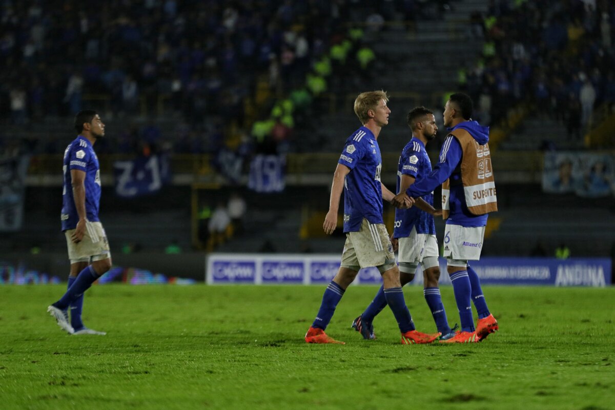 Millos no levanta, volvió a perder 4 Millos no levanta, volvió a perder Millonarios no está pasando por un buen momento, pues los azules no conocen la victoria desde la fecha 13, aunque se ubican segundos en la tabla de posiciones.