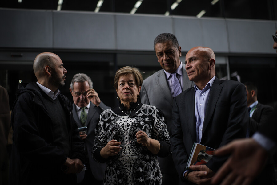 Ya está sobre la mesa el incremento del salario mínimo para el otro año 1 Ya está sobre la mesa el incremento del salario mínimo para el otro año En la tarde de este lunes, representantes del Gobierno Nacional, trabajadores y empresarios sostuvieron, a puerta cerrada, la primera reunión formal para empezar a trabajar en las propuestas de aumento del salario mínimo para 2023, entre otros temas.